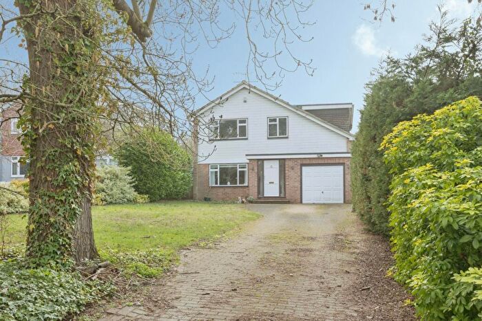 4 Bedroom Detached House For Sale In Manor Drive, Hartley, Longfield, Kent, DA3