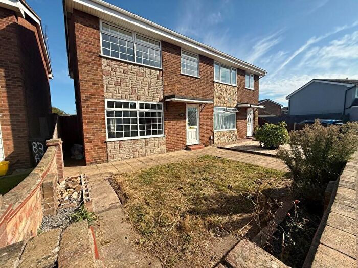 3 Bedroom Semi-Detached House For Sale In Hilton Road, SS8