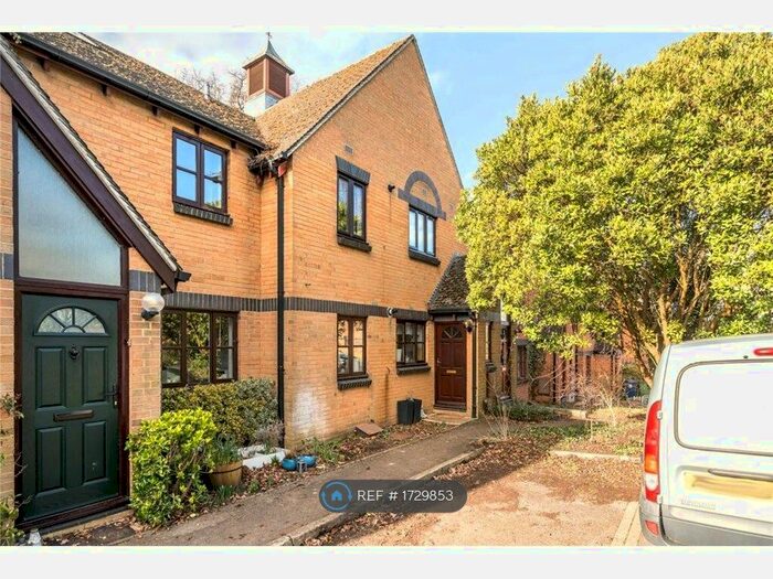 2 Bedroom Maisonette To Rent In Green Ridges, Headington, Oxford, OX3