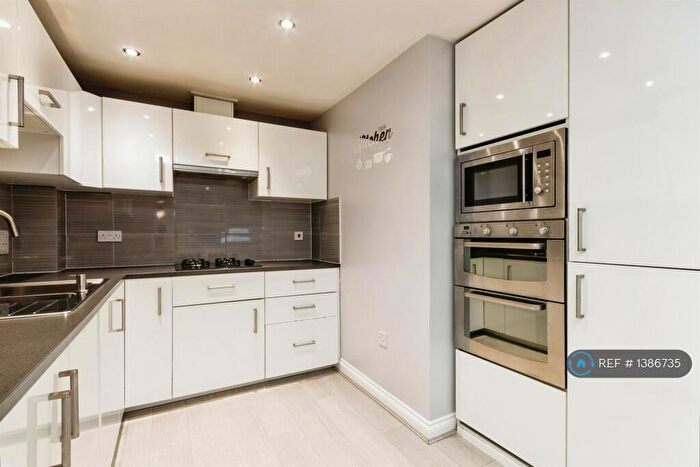2 Bedroom Flat To Rent In Loughborough Road, West Bridgford, Nottingham, NG2