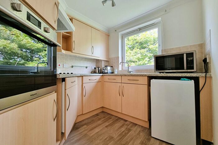 1 Bedroom Flat For Sale In Havant Road, Cosham, Portsmouth, PO6