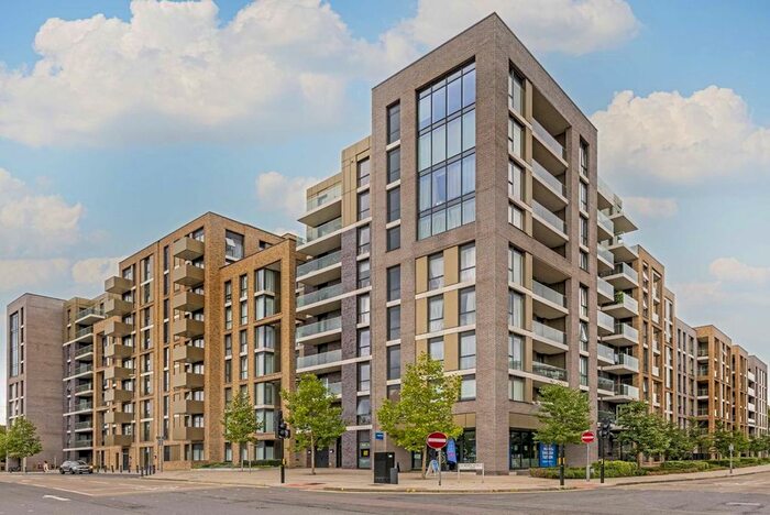 3 Bedroom Flat To Rent In Queenshurst Square, Kingston Upon Thames, KT2