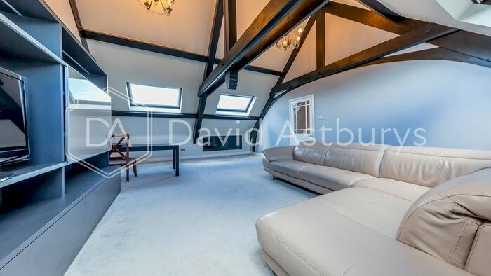 3 Bedroom Flat To Rent In Mayfield Road, Crouch End, London, N8