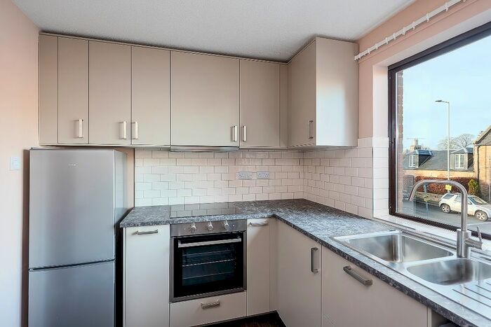 2 Bedroom Flat To Rent In Lanark Road, Juniper Green, Edinburgh, EH14