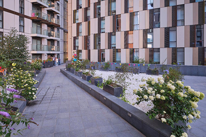 2 Bedroom Apartment To Rent In Mawes House, SE17