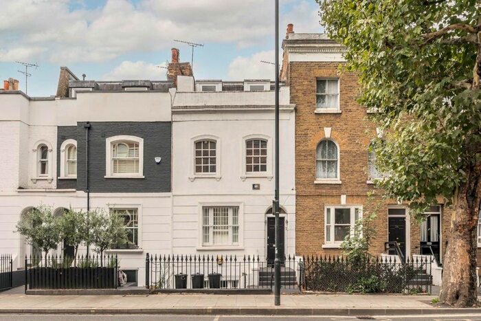 3 Bedroom Flat To Rent In Harwood Road, London, SW6