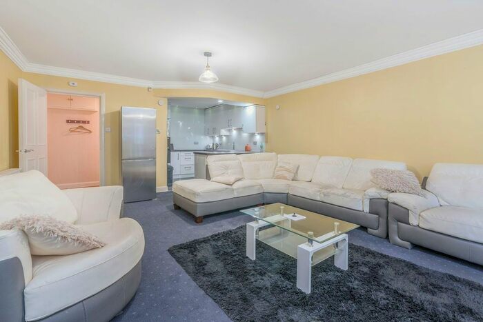 2 Bedroom Flat To Rent In Caledonian Crescent, Dalry, Edinburgh, EH11