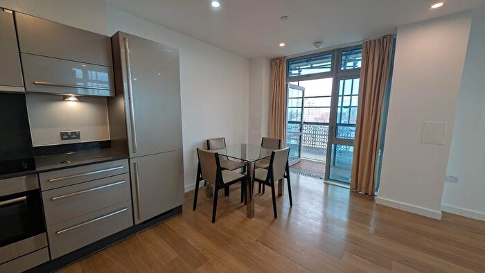 3 Bedroom Apartment To Rent In Ross Way, London, E14