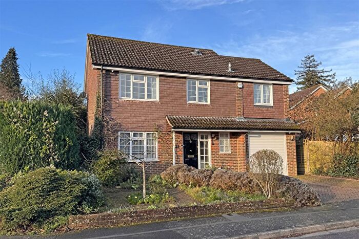 4 Bedroom Detached House For Sale In Hillside Way, Godalming, GU7