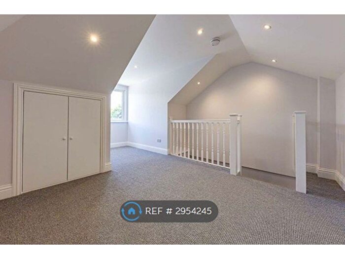 3 Bedroom Maisonette To Rent In Cambridge Grove Road, Kingston Upon Thames, KT1