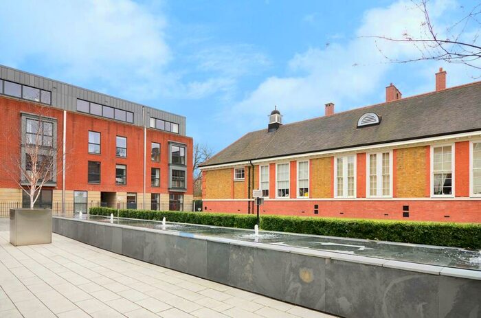 Studio To Rent In Drummond Way, Islington, London, N1