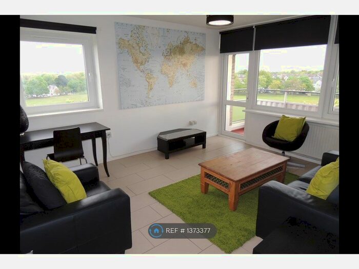 2 Bedroom Flat To Rent In Skipsea House, London, SW18