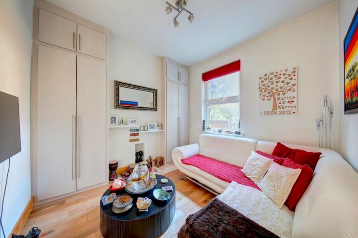 2 Bedroom Flat To Rent In Biscay Road, London, W6