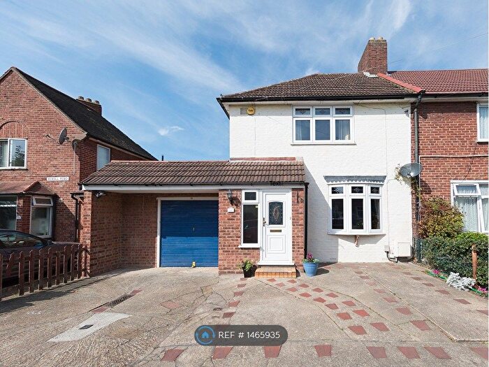 3 Bedroom End Of Terrace House To Rent In Boxoll Road, Dagenham, RM9