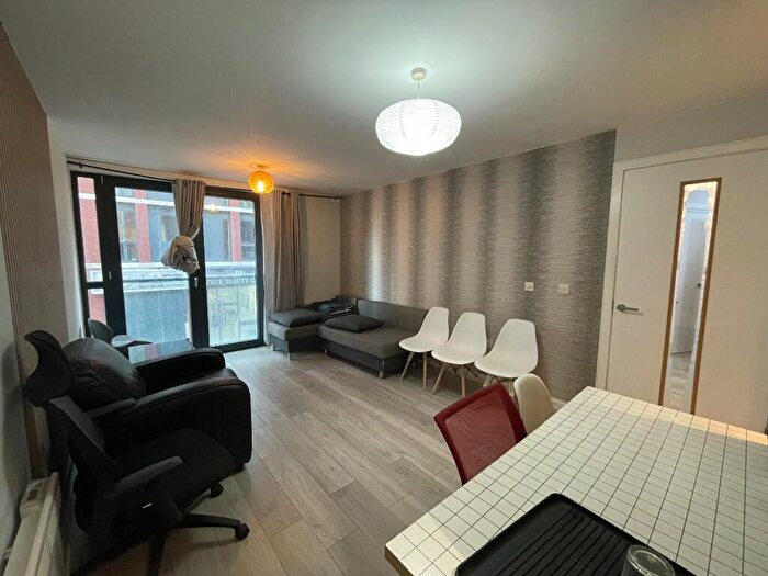 2 Bedroom Flat To Rent In Southside，St. John's Walk, Birmingham, [Ref: KhpLlt], B5