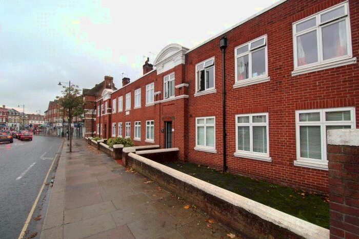 2 Bedroom Flat To Rent In Cross Deep, Twickenham, TW1