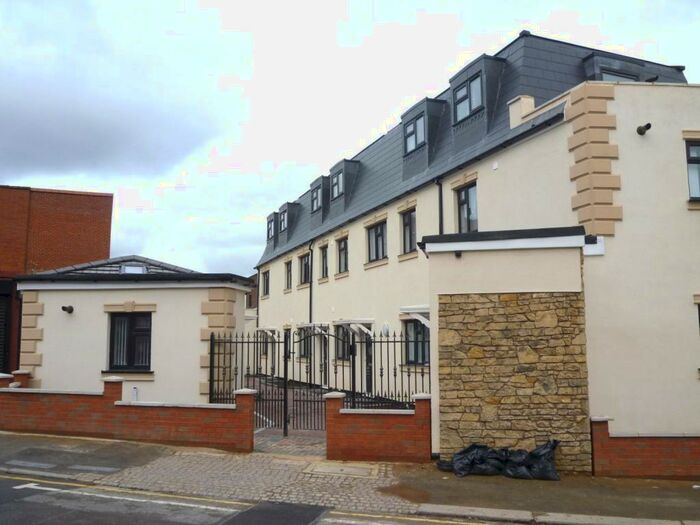 1 Bedroom Flat To Rent In A Hazelbury Crescent, Bury Park, Luton, LU1