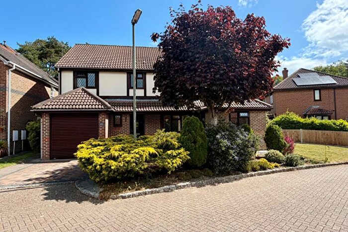 4 Bedroom Detached House For Sale In Maguire Drive, Frimley, GU16