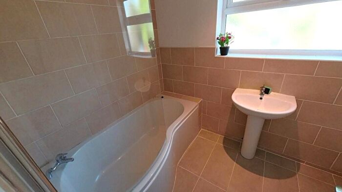 3 Bedroom Flat To Rent In A Hathersage Road, Manchester, M13