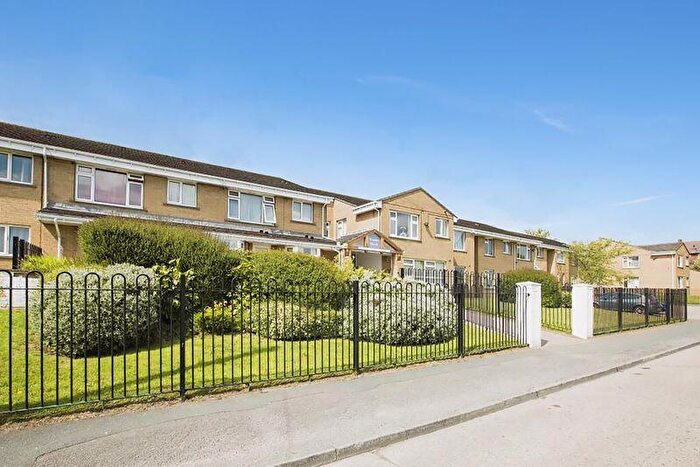 2 Bedroom Flat For Sale In Weavers Brook, Cumberland Close, Halifax, HX2