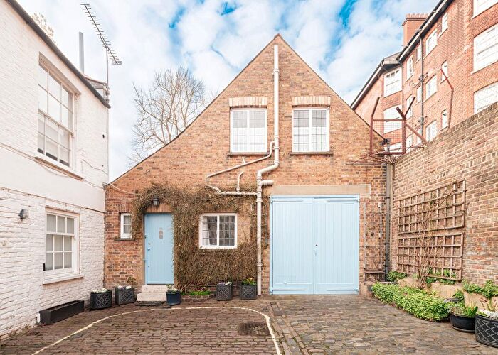 3 Bedroom Mews For Sale In Hamilton Close, London, NW8