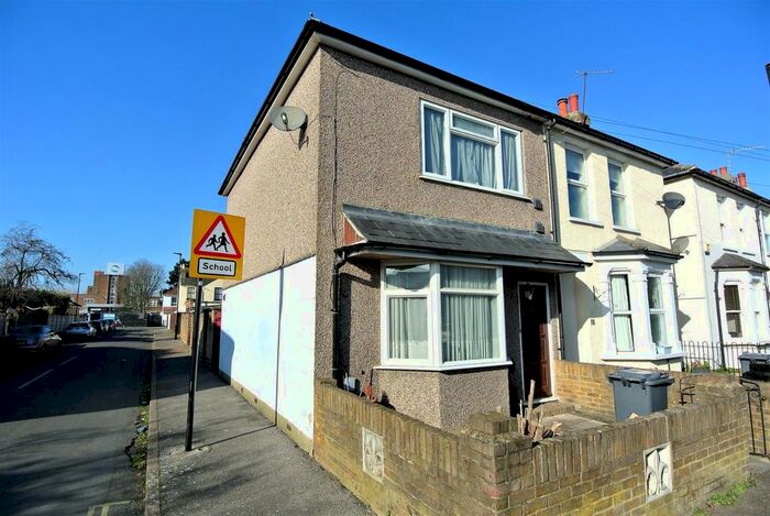 3 Bedroom End Of Terrace House To Rent In Fruen Road, Feltham, TW14