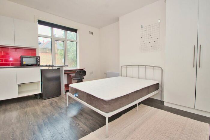 Flat To Rent In Kenton Road, Harrow, HA1