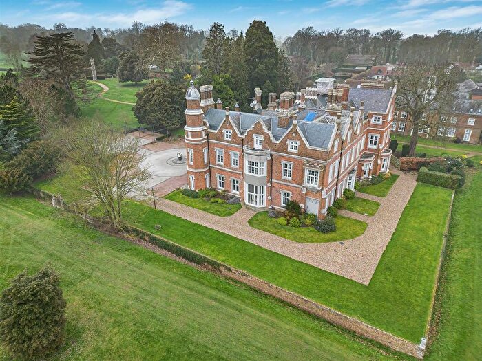 2 Bedroom Flat For Sale In Hamels Park, Buntingford, SG9