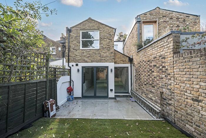 3 Bedroom Property To Rent In Claylands Road, Oval, London, SW8