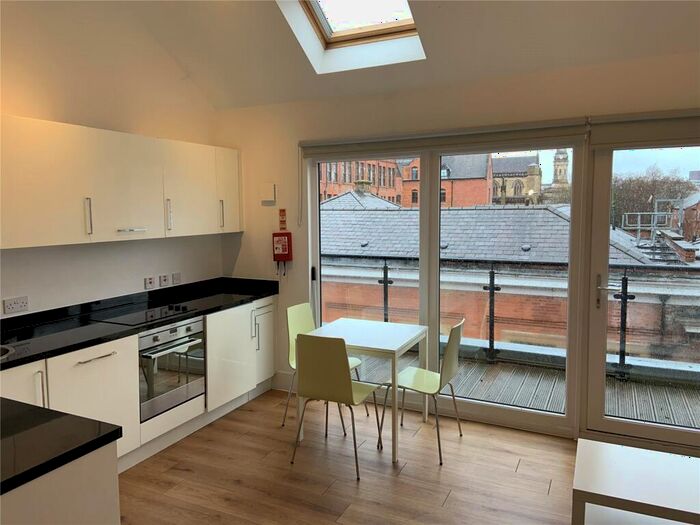 Flat To Rent In Town Hall, Bexley Square, Salford, Manchester, M3