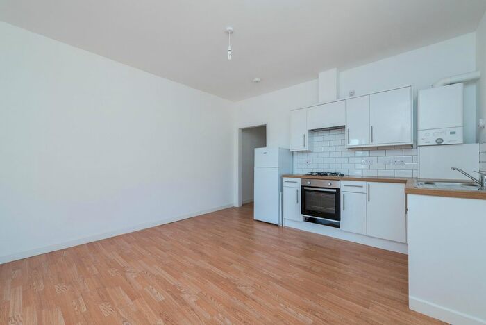 1 Bedroom Flat To Rent In Rockmount Road, Plumstead, London, SE18