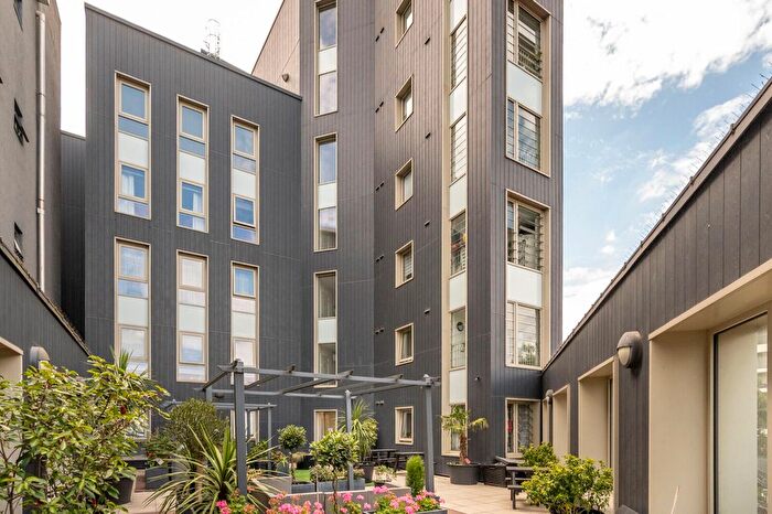 2 Bedroom Flat To Rent In New Willow House, Stratford, London, E13