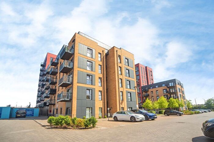 2 Bedroom Apartment For Sale In Meridian Way, Southampton, SO14