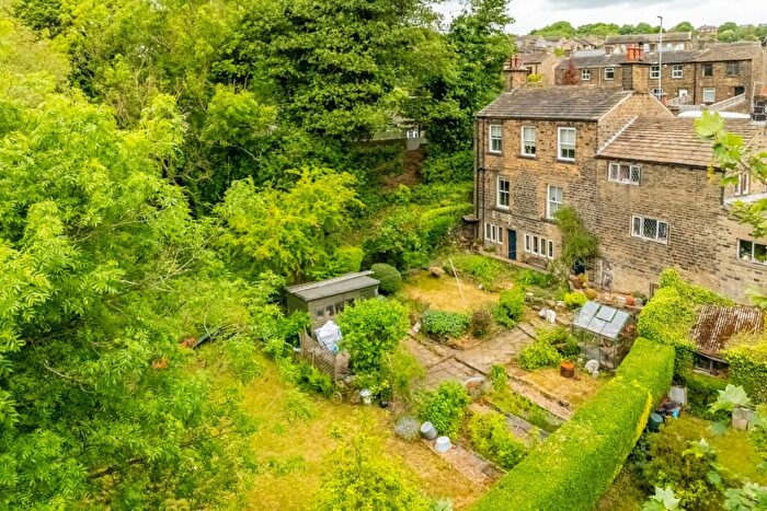 3 Bedroom End Of Terrace House For Sale In Penistone Road, Shelley, Huddersfield, HD8