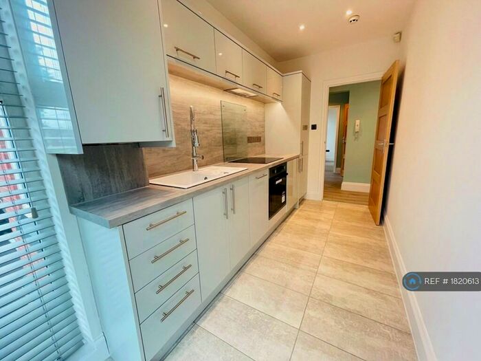 2 Bedroom Flat To Rent In Demesne Road, Manchester, M16