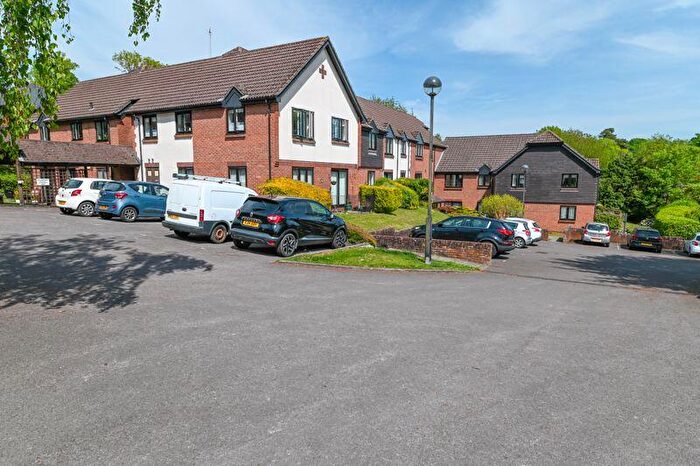 2 Bedroom Retirement Property For Sale In Havant Road, Horndean, PO8
