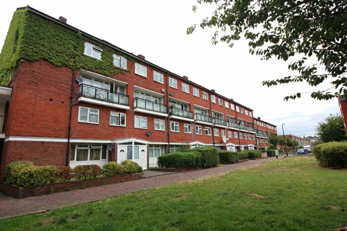 4 Bedroom House To Rent In Olney Road, Kennington, London, SE17