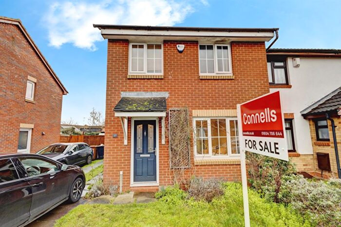 3 Bedroom Semi Detached House For Sale In Casterbridge Court, Hardingstone, Northampton, NN4