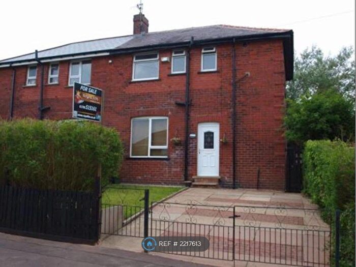 3 Bedroom Semi-Detached House To Rent In Newark Road, Rochdale, OL12