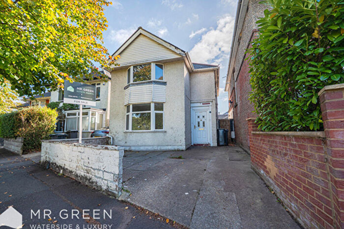3 Bedroom Detached House For Sale In Redhill Avenue, Bournemouth, BH9