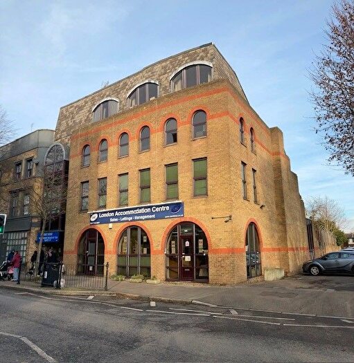 1 Bedroom Flat To Rent In Hornsey Road, Islington, Holloway, North London, N7