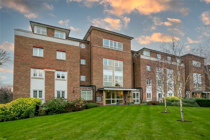 3 Bedroom Apartment To Rent In Lady Aylesford Avenue, Stanmore, Middlesex, HA7