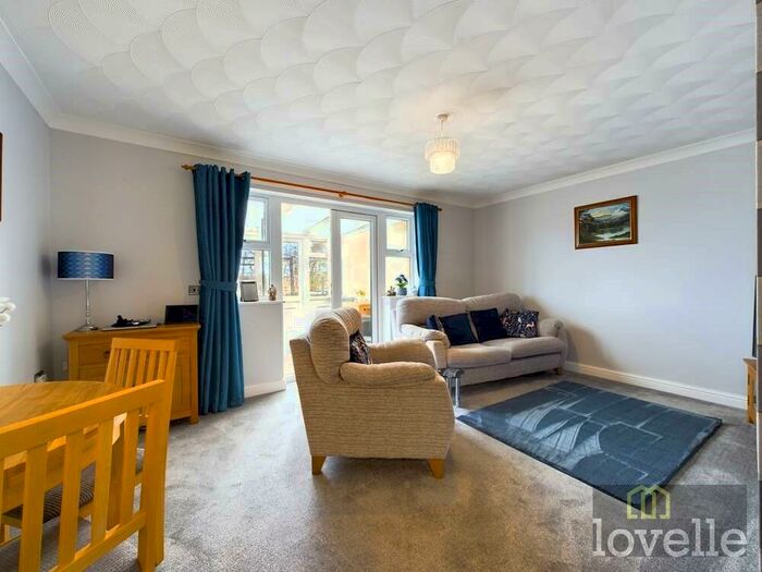 2 Bedroom Detached Bungalow For Sale In Marine Avenue, Sutton On Sea, LN12
