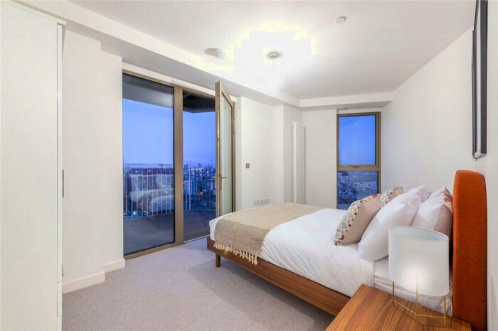 3 Bedroom Flat To Rent In Western Gateway, London, E16