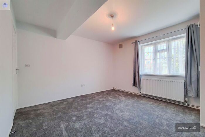 3 Bedroom Flat To Rent In Allenby Road, Southall, UB1