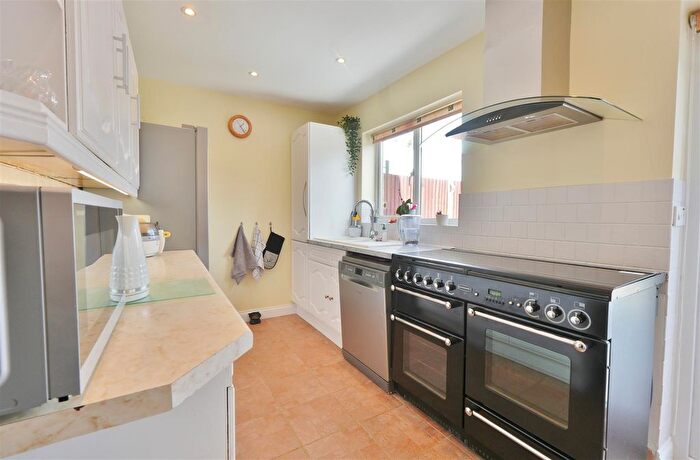 3 Bedroom End Of Terrace House For Sale In Belfast Avenue, Slough, SL1