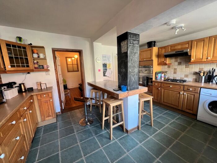 5 Bedroom House To Rent In South Lawn Terrace, Exeter, EX1