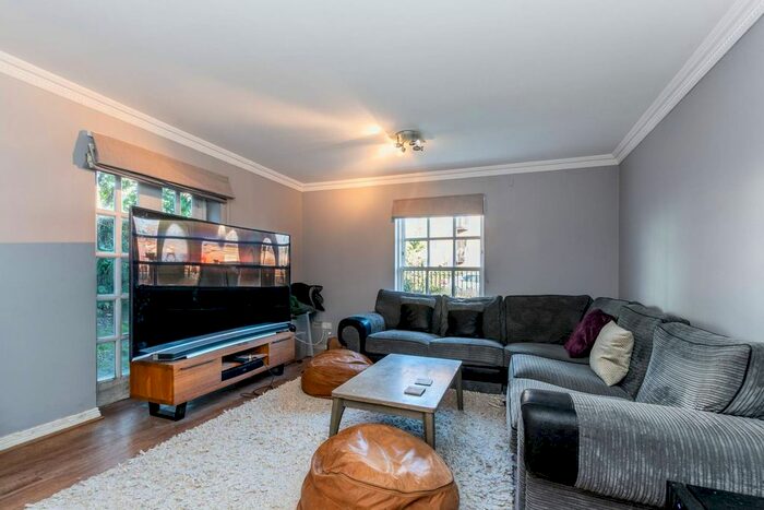 2 Bedroom Flat To Rent In Broomhill Road, Wandsworth, London, SW18