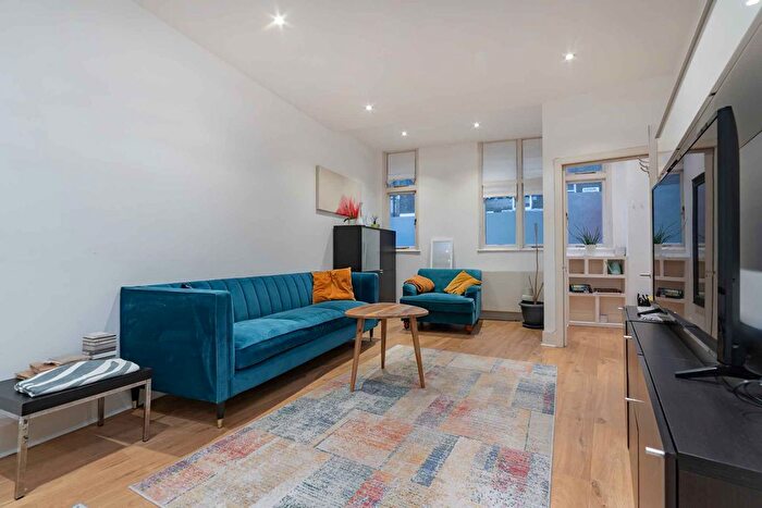 2 Bedroom Flat To Rent In Rathbone Street, London, W1T