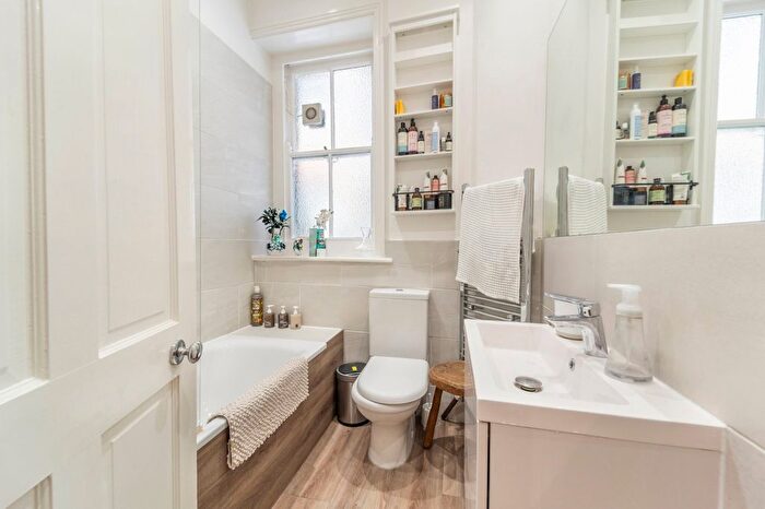 1 Bedroom Flat For Sale In Cleveland Mansions, Widley Road, W9